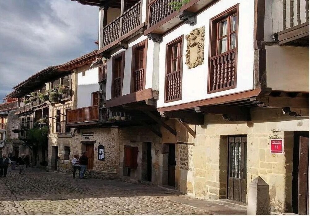 Apartamentos Legado de Santillana — 4-Star Luxury Hotel in Santillana, Spain