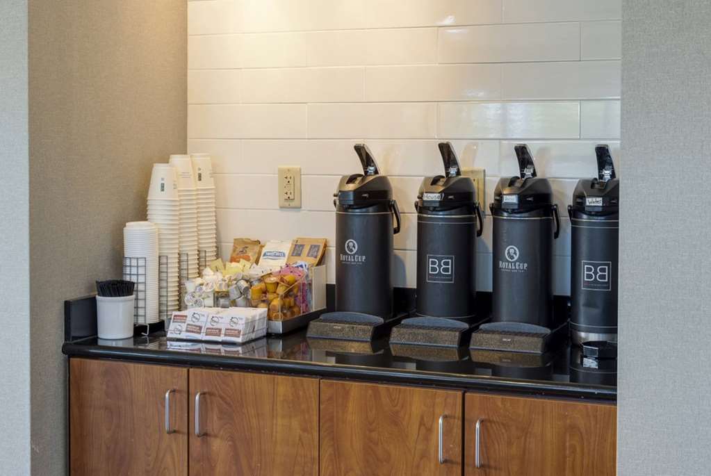 La Quinta Inn & Suites by Wyndham Edmond - photo 40