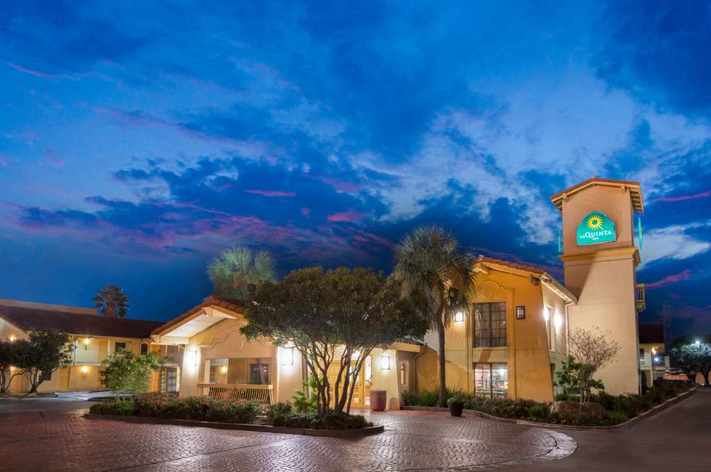 La Quinta Inn by Wyndham San Antonio Market Square - photo 4