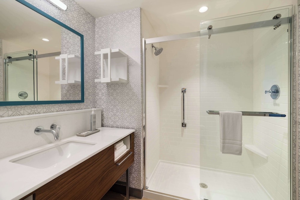 Hampton Inn & Suites by Hilton Maui North Shore - photo 35