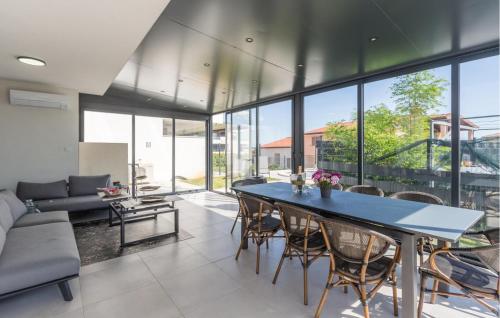 Awesome Apartment In Novigrad With Wifi — Novigrad — photo 3