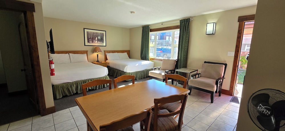 Aspen Village Inn — hotel in Waterton Park
