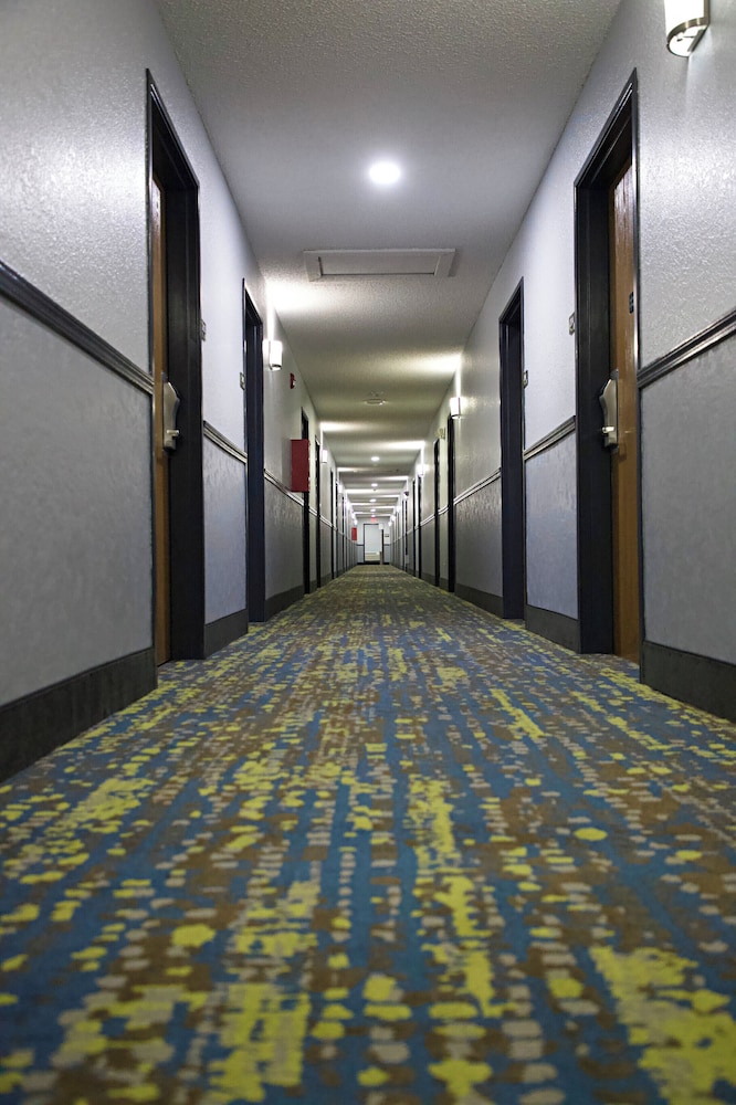 Super 8 by Wyndham Parsons - photo 2