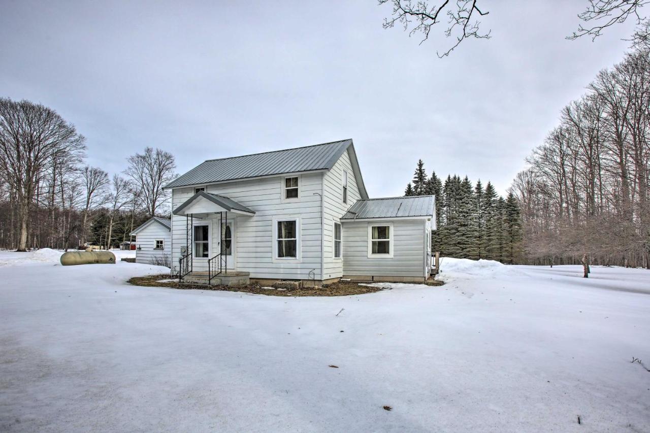 Near Snowmobiling and Ice Fishing Fife Lake Retreat — 4-Star Luxury Hotel in Traverse City, United States