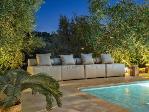 The White Luxury Villa Private Seaview Villa with Pool by Villa Mana Gers — 4-Star Luxury Hotel in Sikyon, Greece