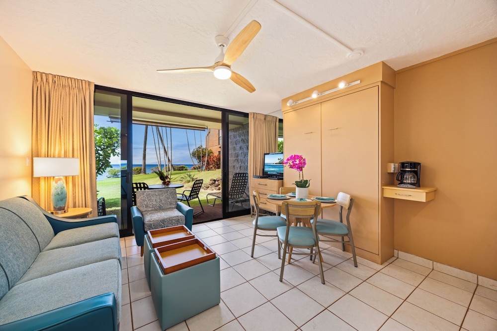 Kuleana Club #701 Oceanfront 1 bedroom 1 bathroom Ground Floor — 4-Star Luxury Hotel in Lahaina, United States