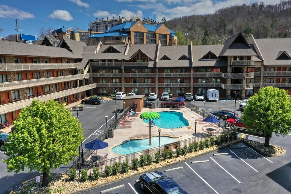 Crossroads Inn & Suites - photo 63