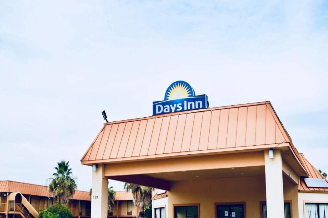 Days Inn by Wyndham Burleson Ft. Worth - photo 2