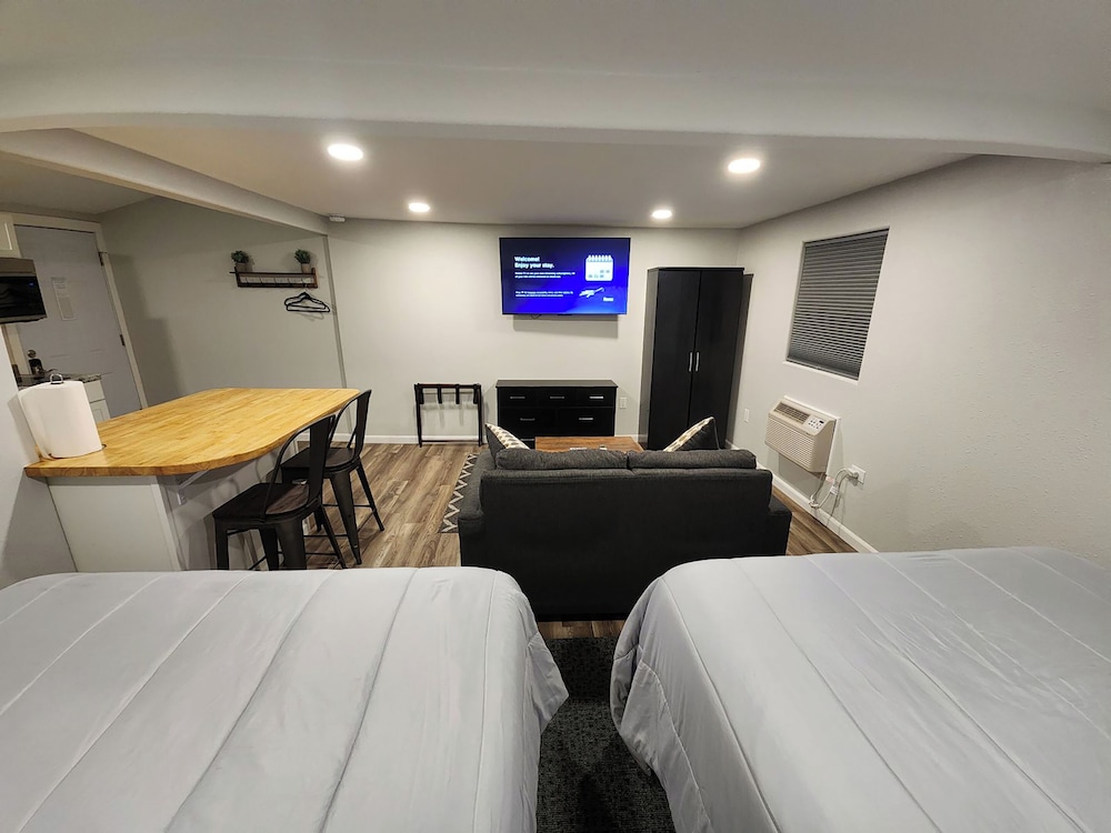 Silver Moon Motel & Suites - photo 15