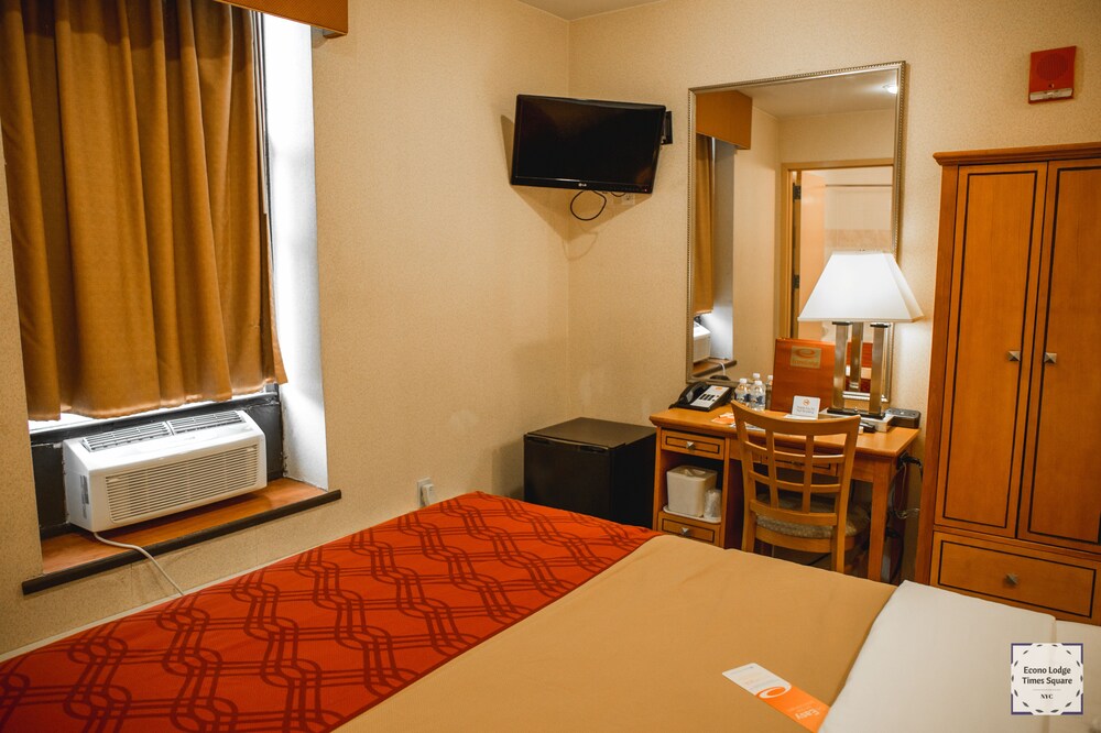 Econo Lodge Times Square - photo 8
