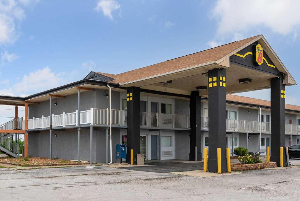 Super 8 by Wyndham Millbury Toledo - photo 5