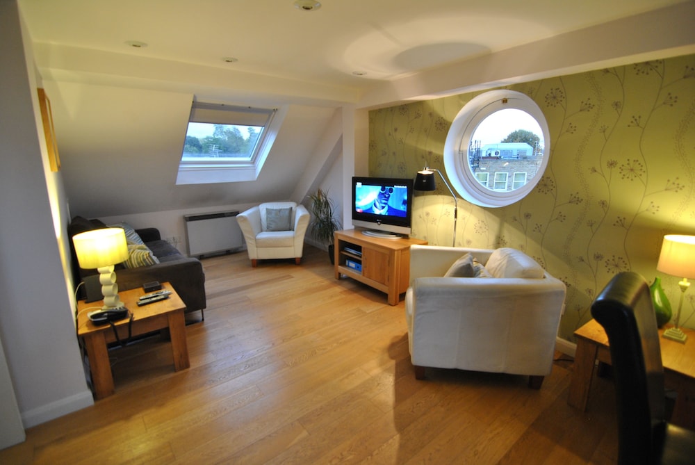 The Courtyard — 4-Star Luxury Hotel in Windsor, United Kingdom