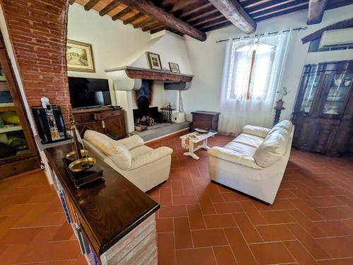 Casa Benvenuti — 4-Star Luxury Hotel in Lastra A Signa, Italy
