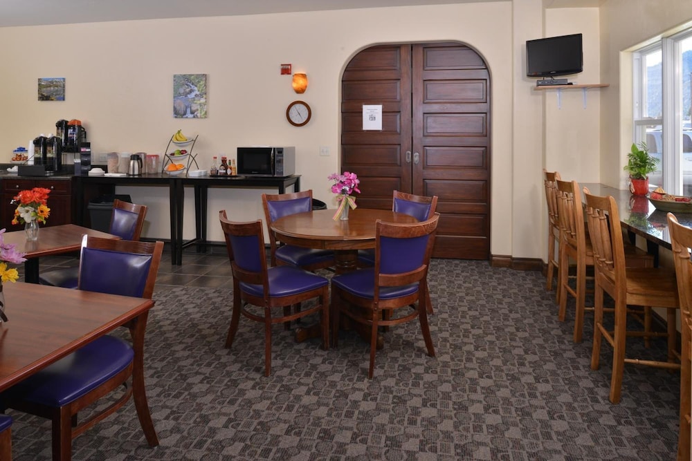 Blue Spruce Inn - photo 29