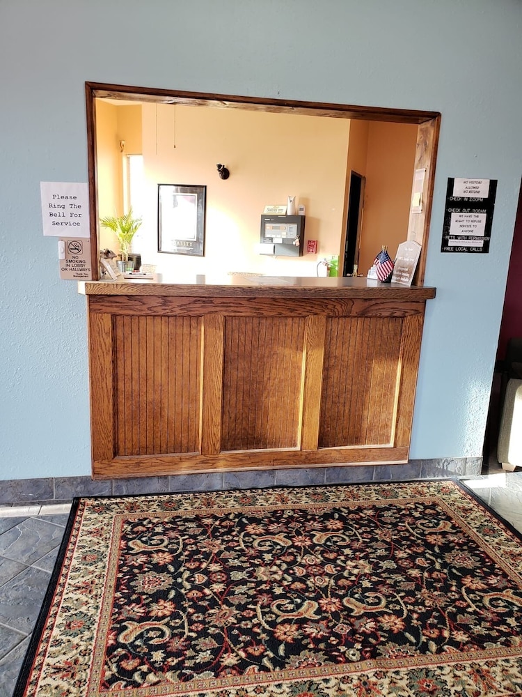 Value Inn & Suites - photo 4