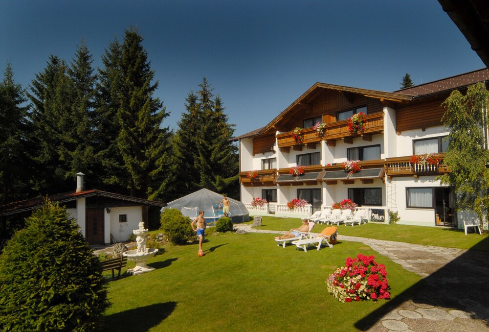 Hotel Ramsauer Alm in Ramsau Am Dachstein, Austria