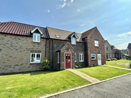 Nantucket Cottage Part of the The Bay Filey Holiday Village with pool gym and direct beach access pub restaurant tennis and meadows walks — 4-Star Luxury Hotel in Filey, United Kingdom