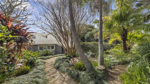 Jetty Hideaway Cosy Cottage Fireplace Gardens — Coffs Harbour — photo 4