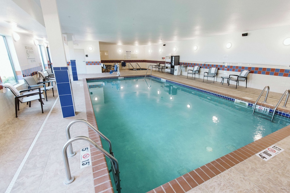 Hampton Inn Bismarck - photo 24