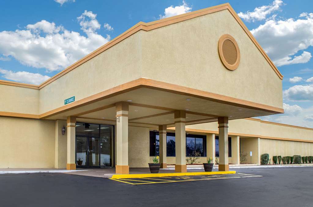 Quality Inn University Area - carbon neutral hotel in Troy