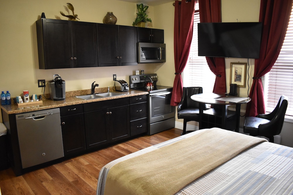Silver Horseshoe Inn - photo 25