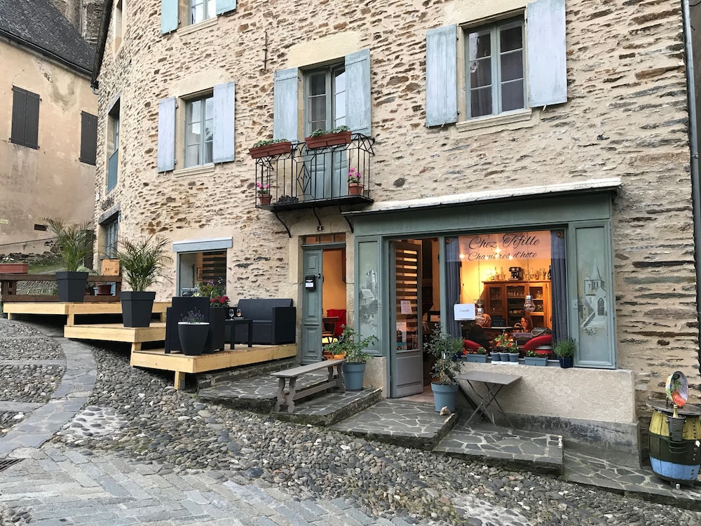 Chez Tifille - carbon neutral hotel in Espalion