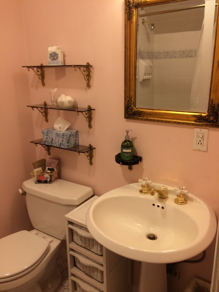 Barretta Gardens Inn - photo 20
