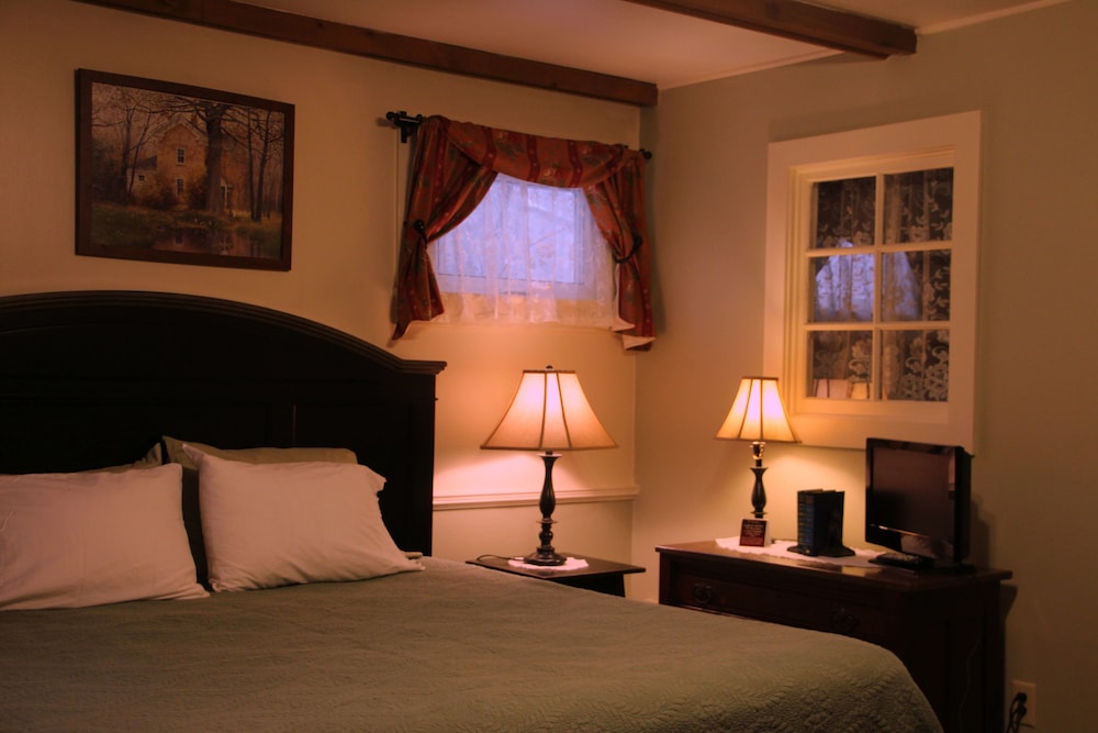Hickory Bridge Farm Restaurant - photo 8