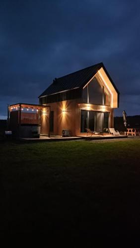 Zielone Wzgórze komfortowy klimatyzowany domek z balią z aeromasażem in Klodzko, Poland