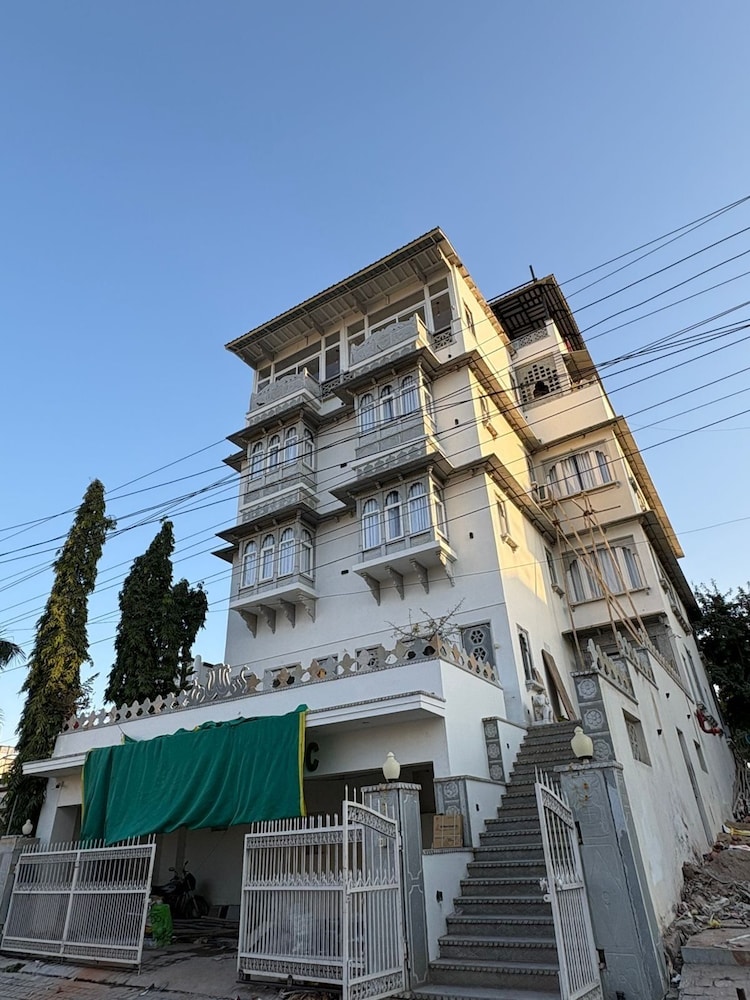 Maharaja classic - carbon neutral hotel in Udaipur