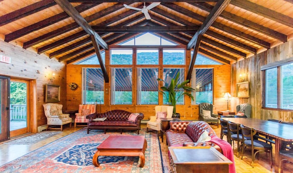 The Copperhood Retreat & Spa in Monticello, United States