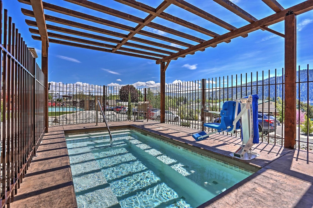 Marvelous Manson Condo Steps To Lake Chelan Beach — 4-Star Luxury Hotel in Manson, United States