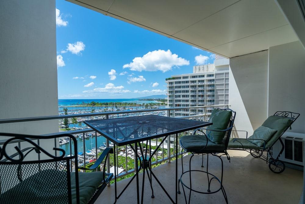 Marina Hawaii Vacations at the Ilikai Tower - photo 11