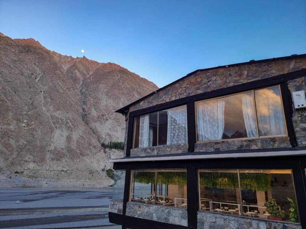 Monarch Resort Hunza - last minute hotel in Gilgit