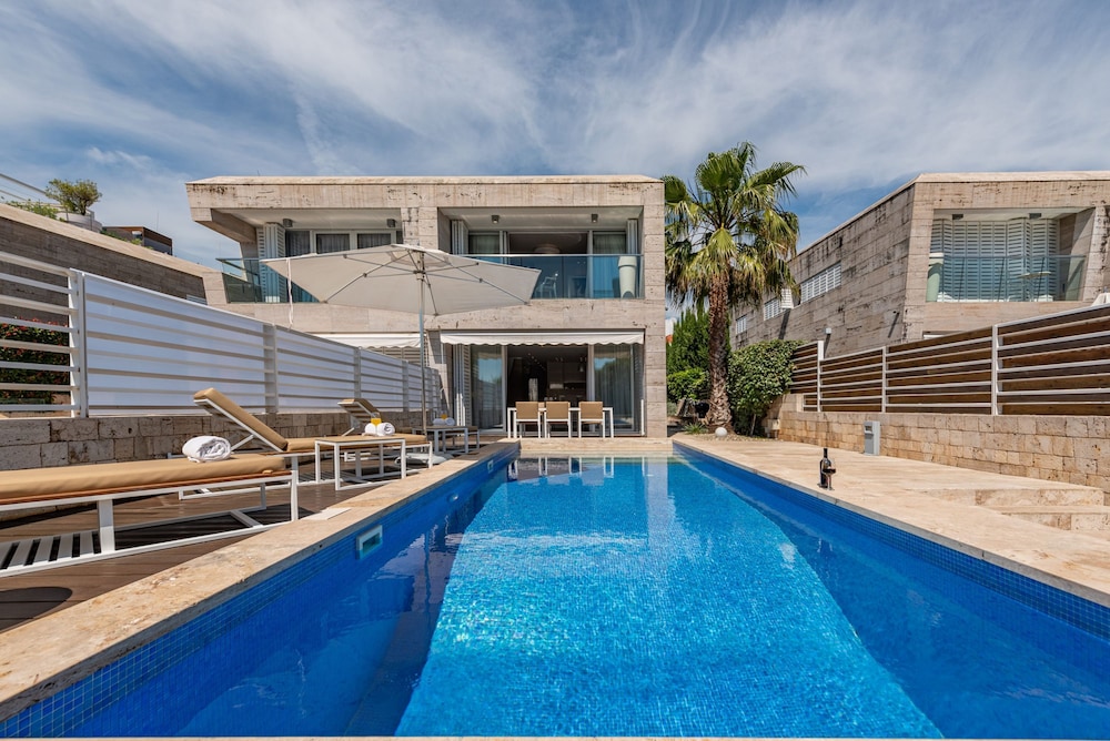 Villa Magnolia ZadarVillas — 4-Star Luxury Hotel in Zadar, Croatia