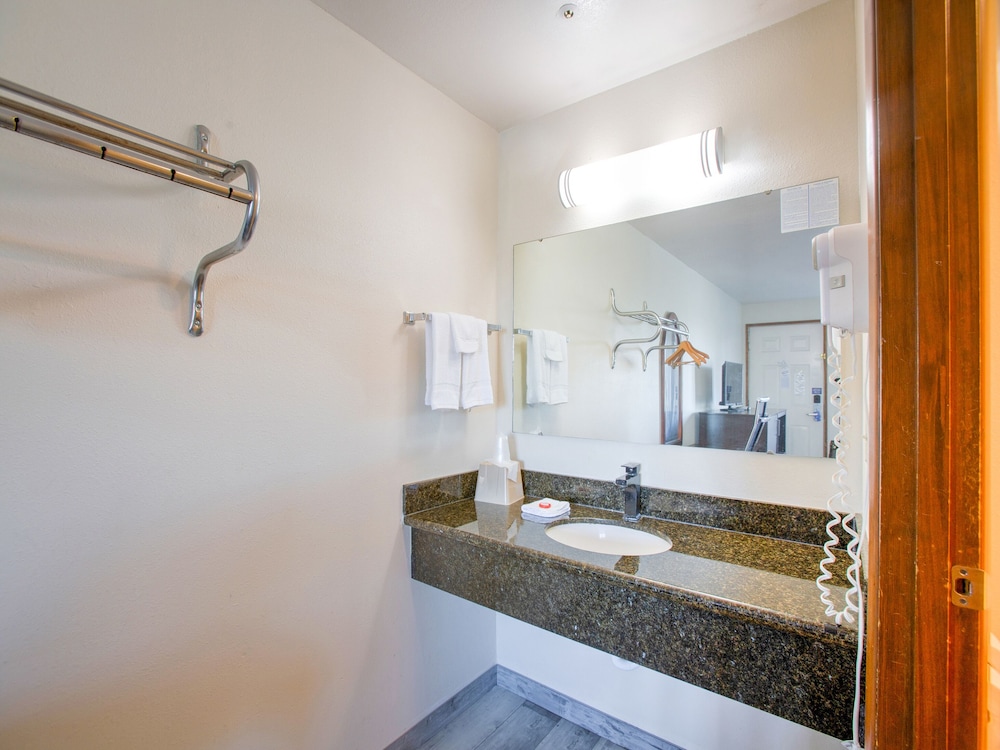 OYO Woodland Hotel and Suites - photo 26