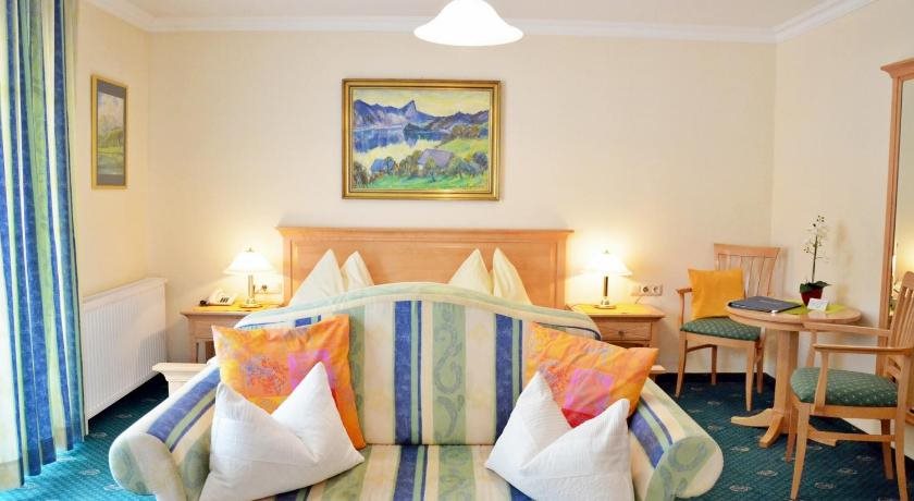 Hotel Weisser Bär — 4-Star Luxury Hotel in Sankt Wolfgang Im Salzkammergut, Austria