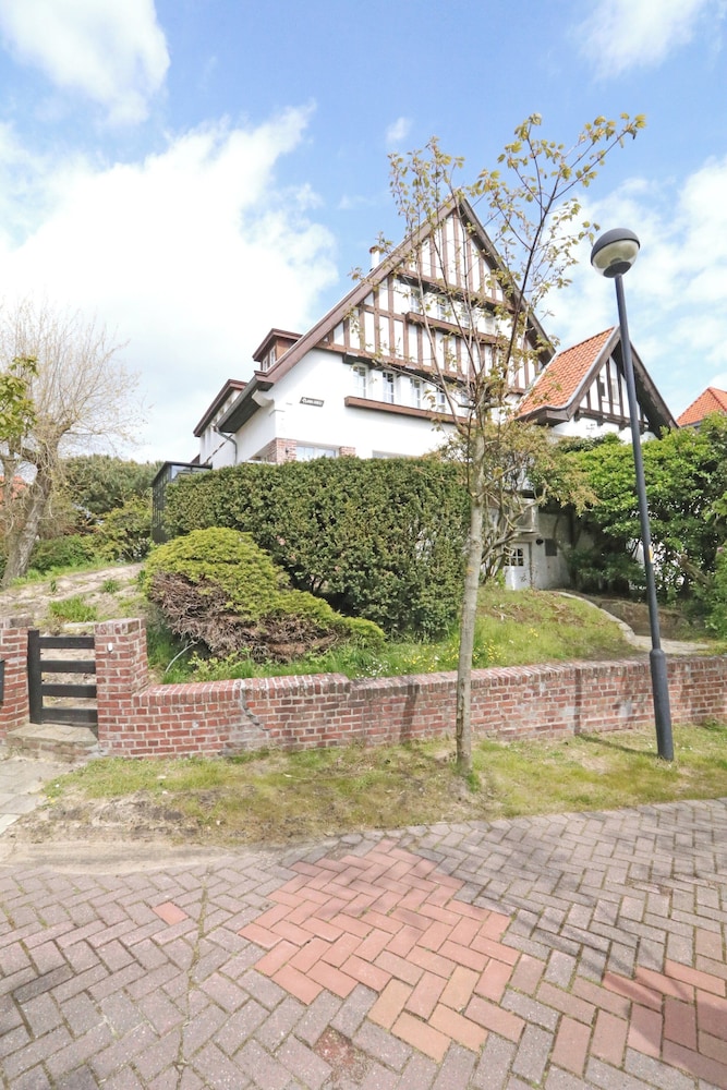 Villa in Het Zoute near Zeedijk Promenade — 4-Star Luxury Hotel in Knokke-Heist, Belgium