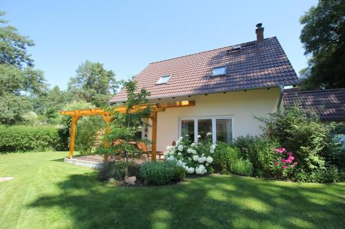 Seweko Ferienhaus am Donnerberg Kamin & Küche — hotel in Wittstock