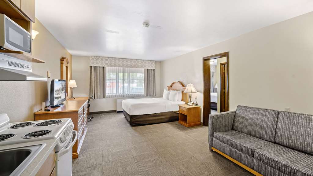 Clarion Hotel & Suites Fairbanks near Ft. Wainwright - photo 41