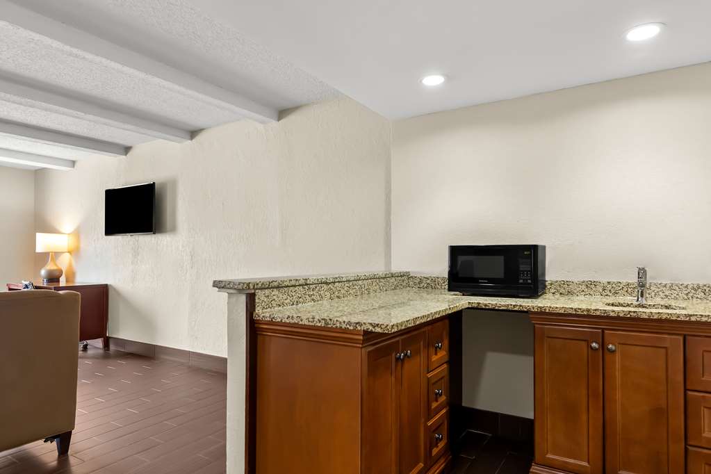 Comfort Inn St. Louis Westport Event Center - photo 25