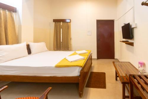 Sri Ramakrishna Hotel - last minute hotel in Bengaluru