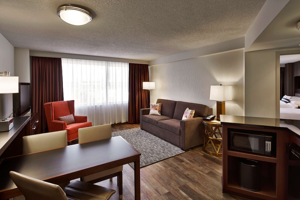 Embassy Suites by Hilton Washington DC Chevy Chase Pavilion - photo 23