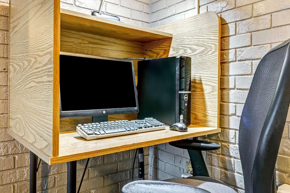 HomeSpring Inn & Studios - photo 14