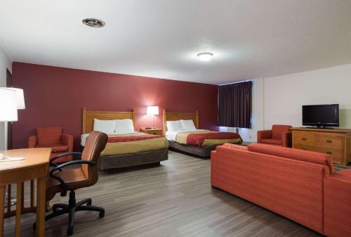 Econo Lodge Inn & Suites Escanaba North - photo 27
