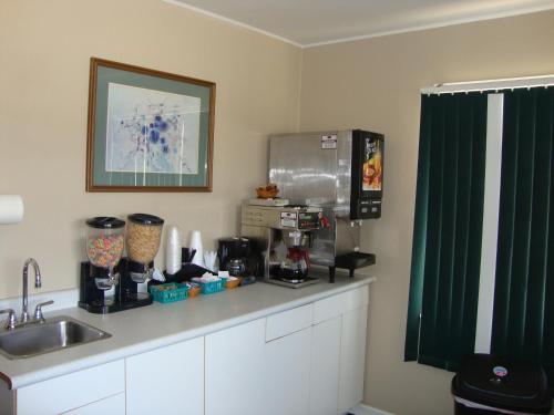 Brooks Motel - photo 5