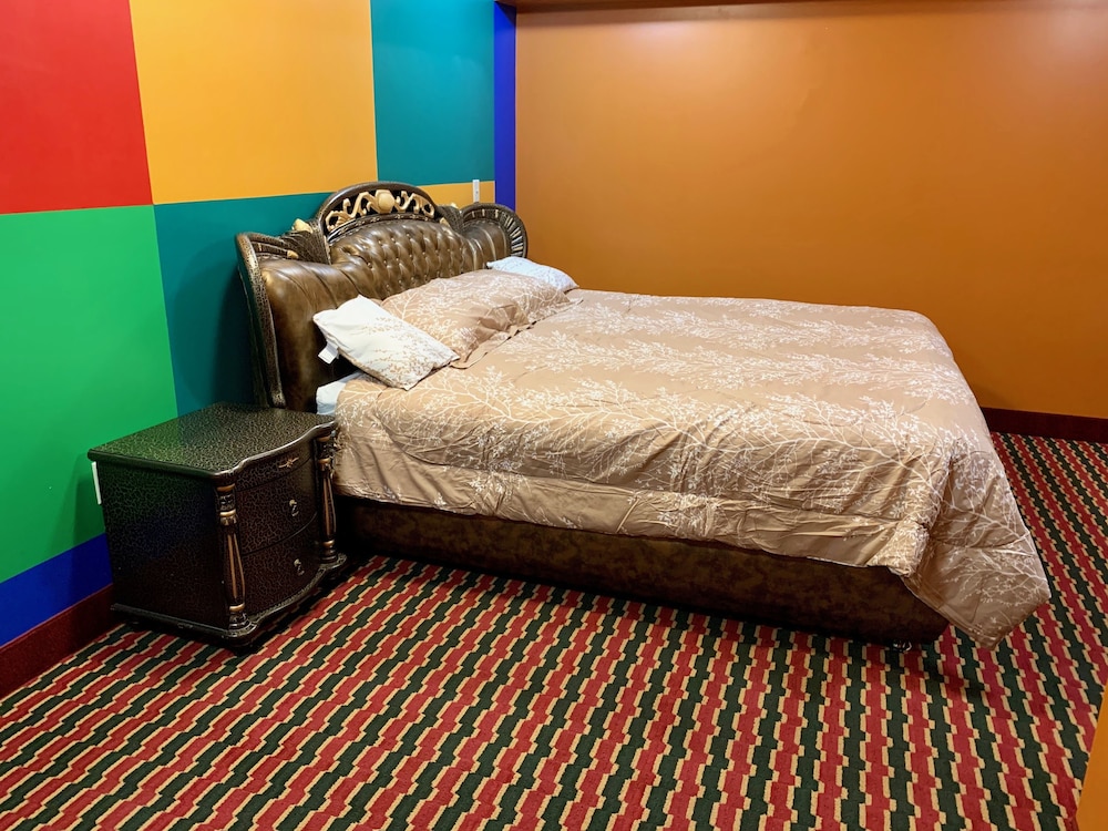 Motor City Inn & Suites - photo 12