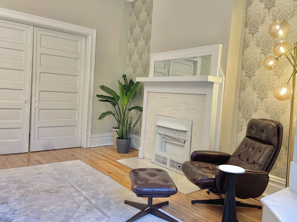 The Warhola Bloomfield - photo 5