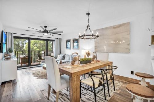 Designer Furnished and Views in Naples, United States