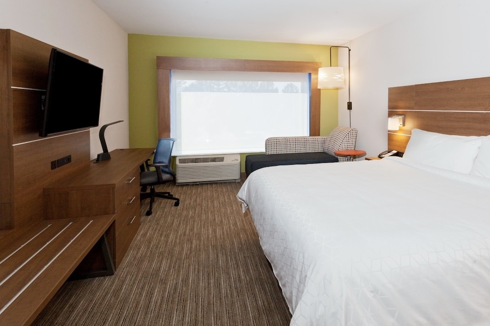 Holiday Inn Express & Suites Fayetteville by IHG - photo 12